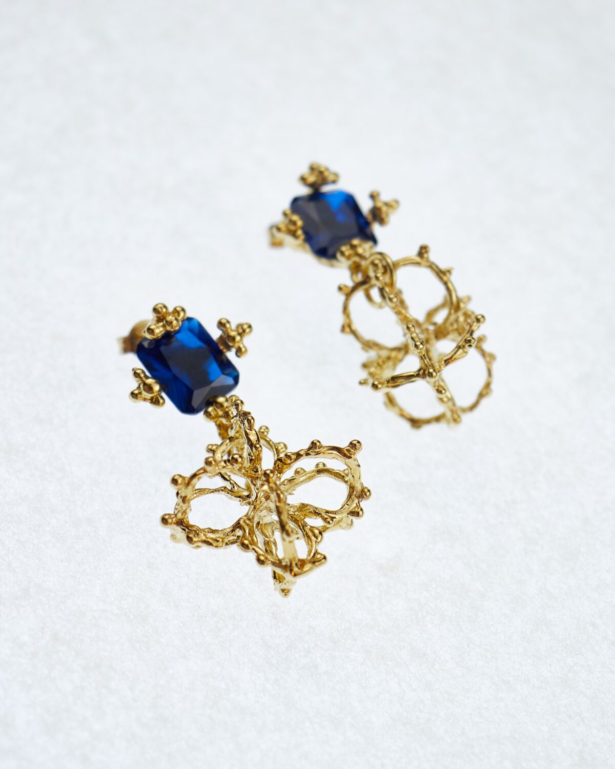 balance golden deep blue earrings sofía rocha