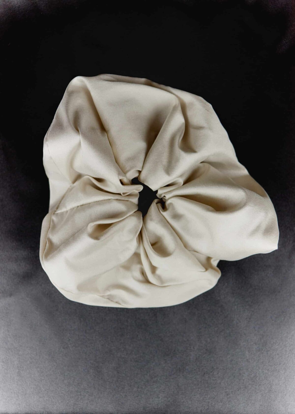 TAFFETA PEARLED scrunchie