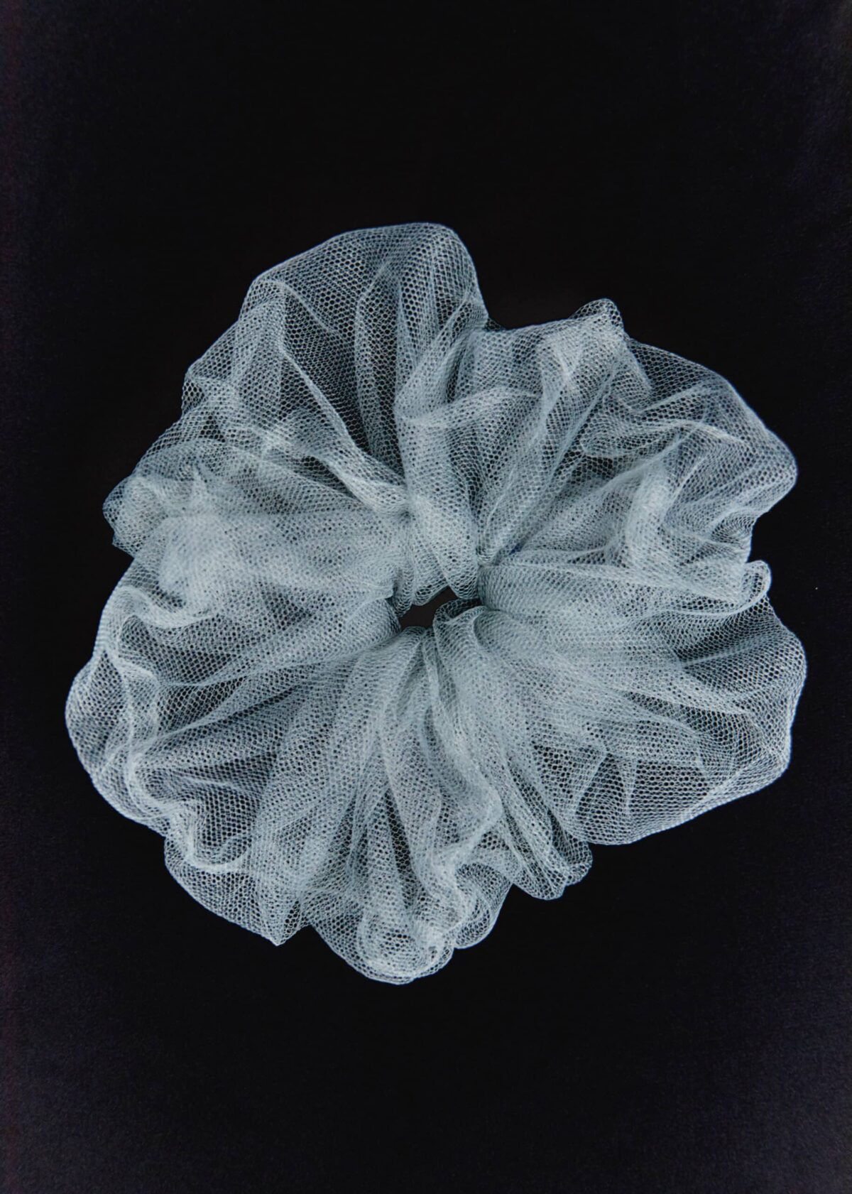 GREY TULLE scrunchie muy frágil