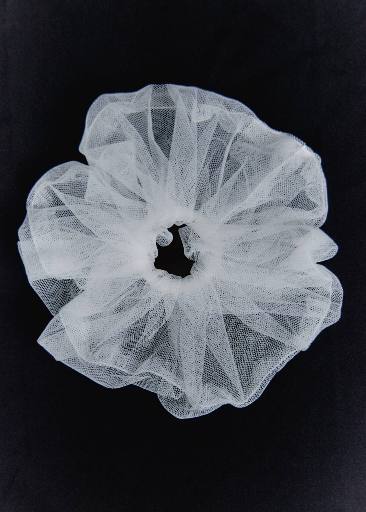 WHITE TULLE scrunchie muy frágil