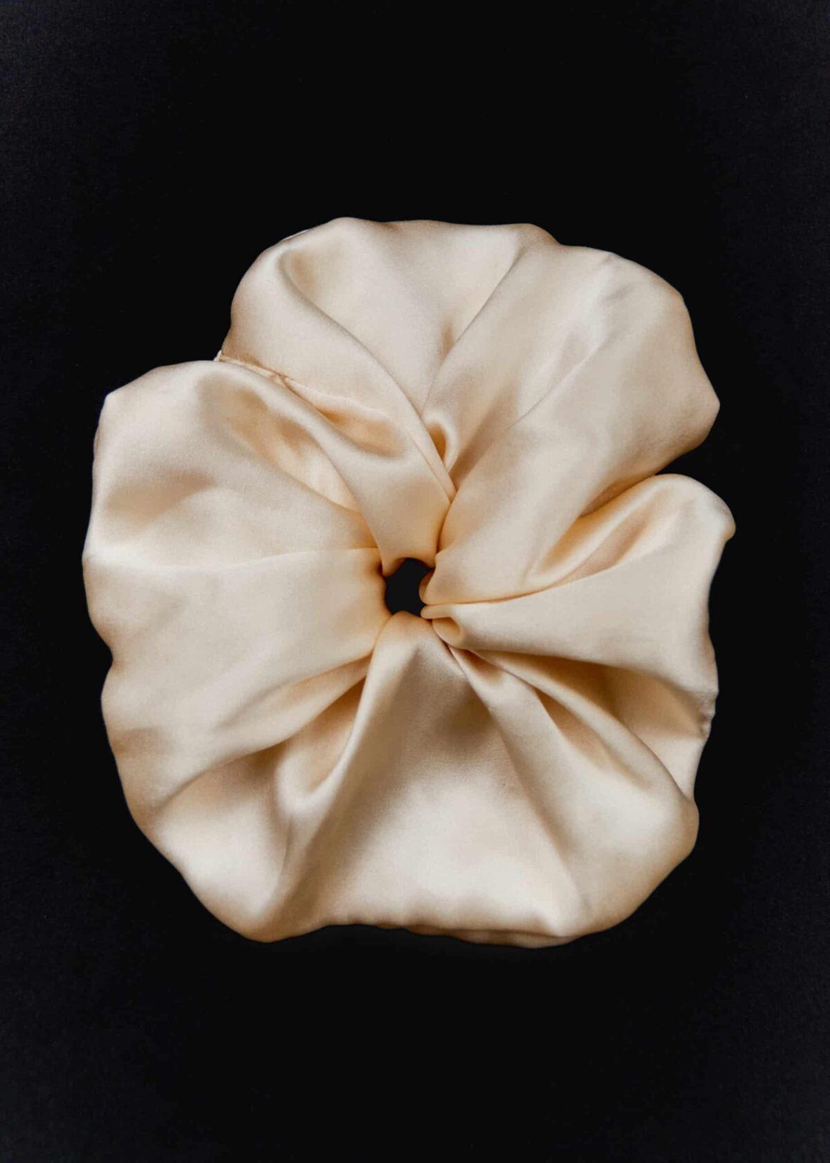 SILK IVORY scrunchie