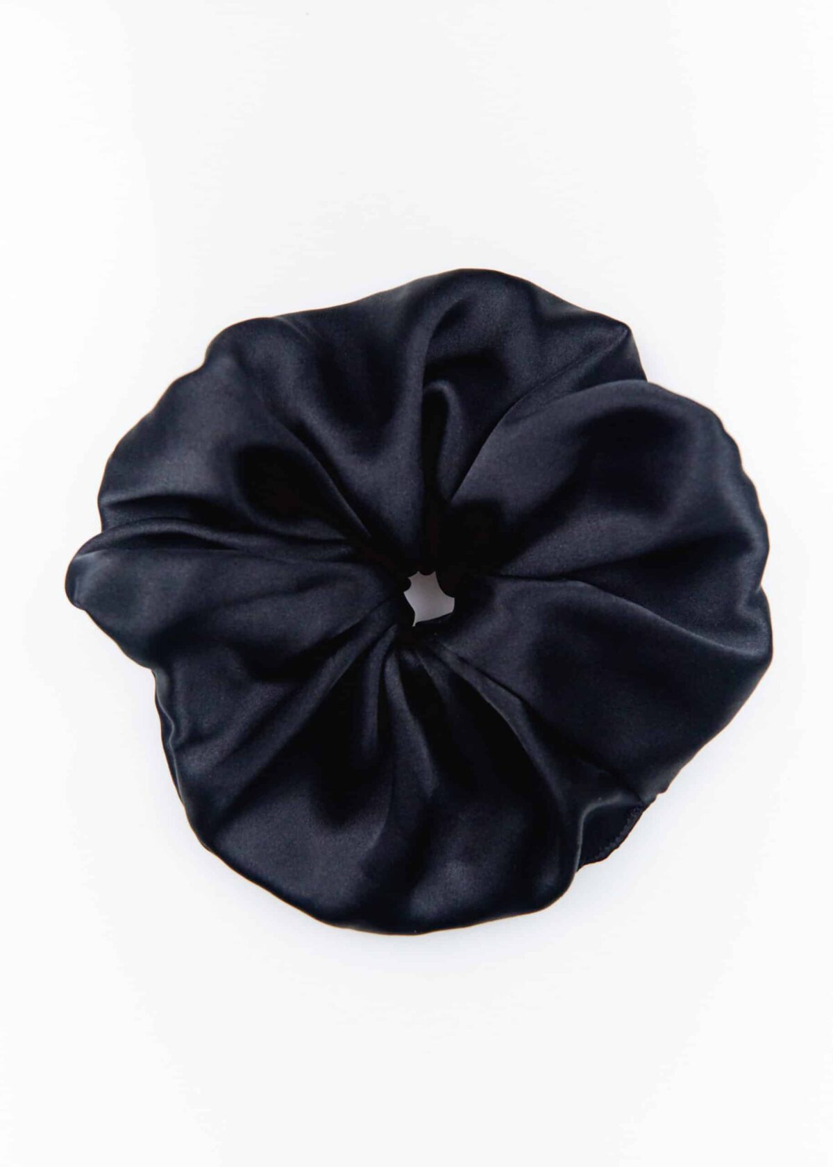 SILK BLACK scrunchie