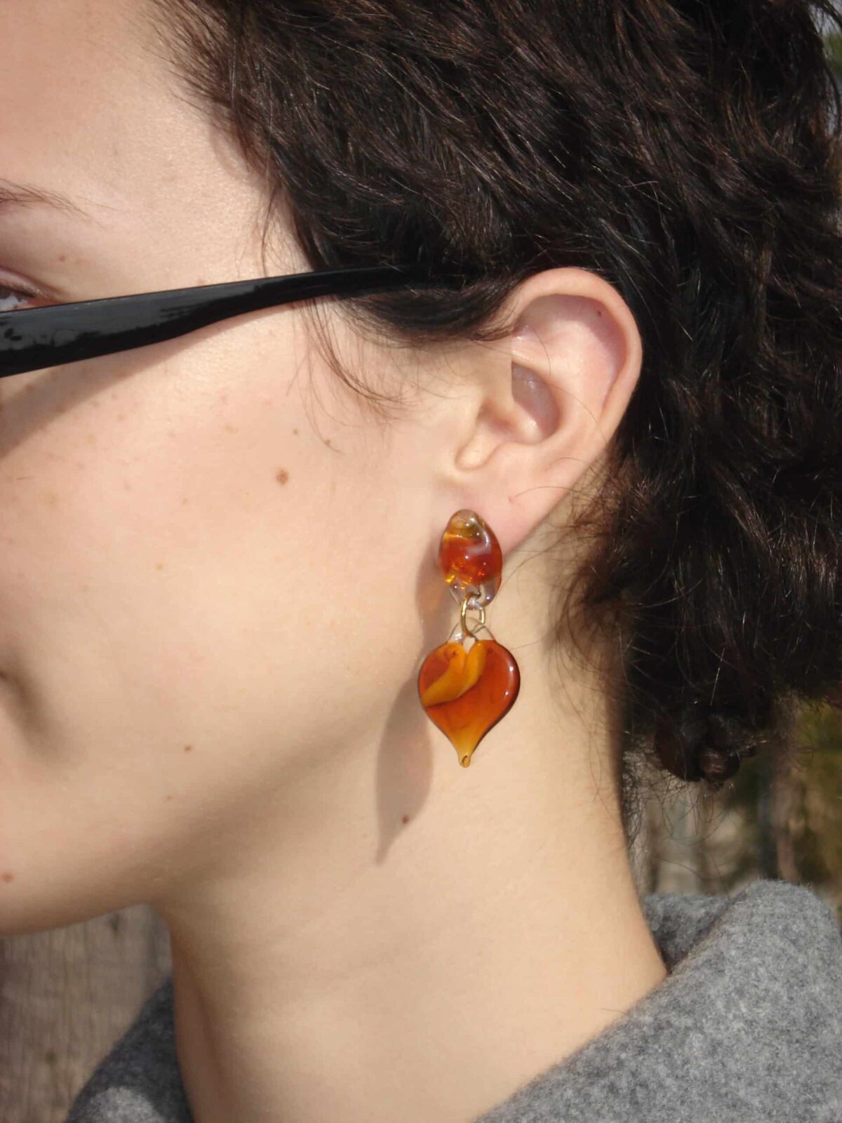 corazon ambar glass earrings levens