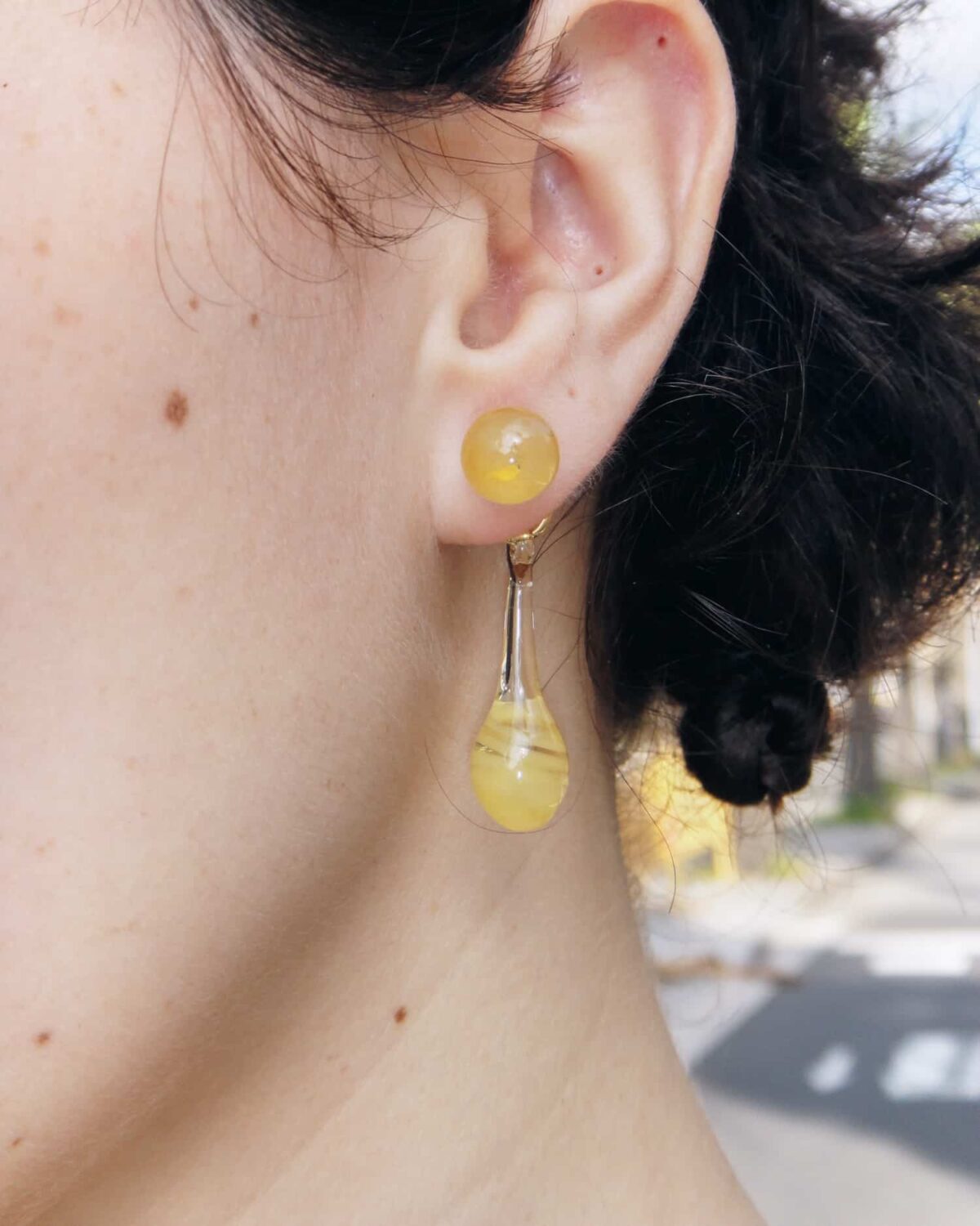 lágrima glass earrings light yellow levens