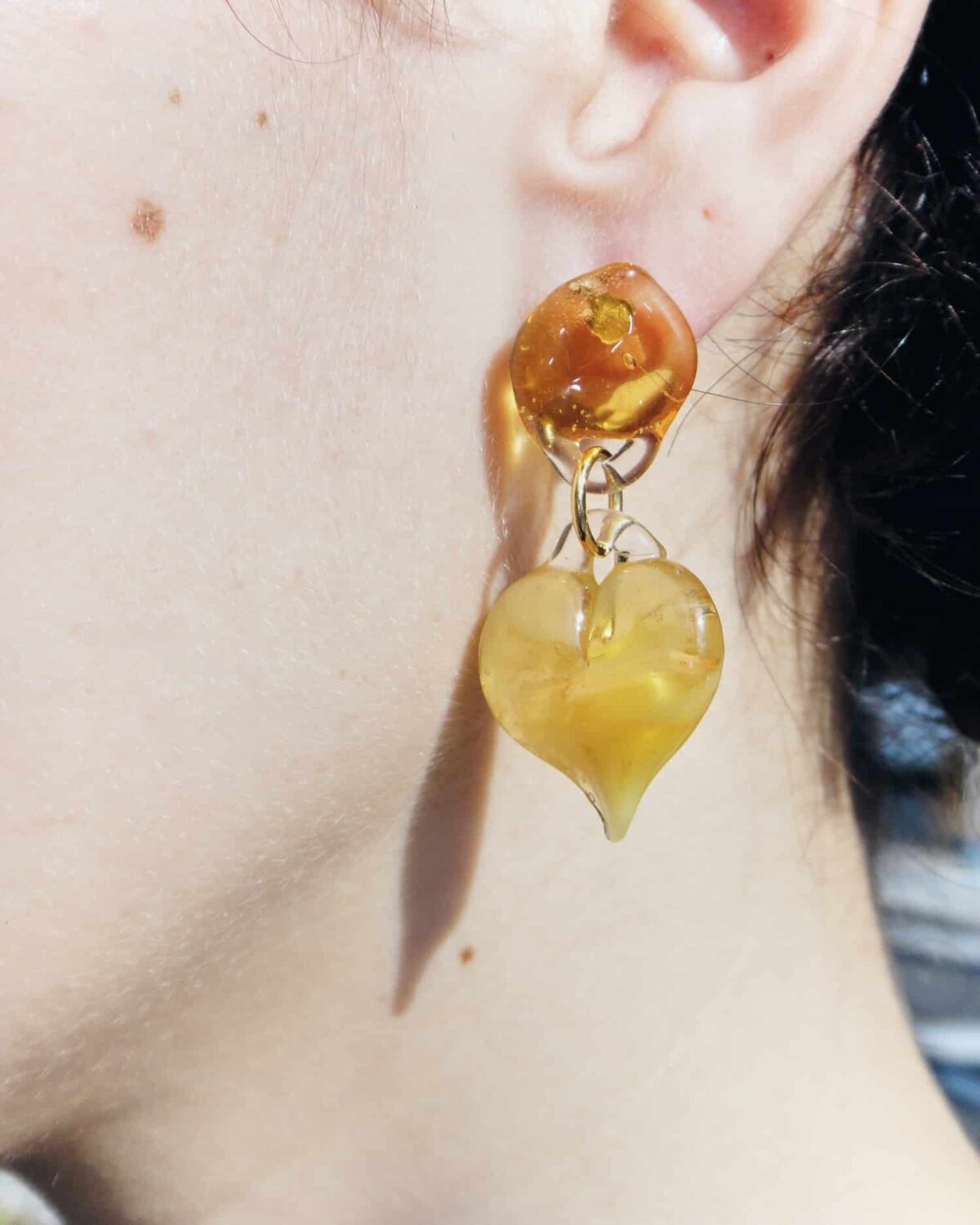 corazon yellow glass earrings levens