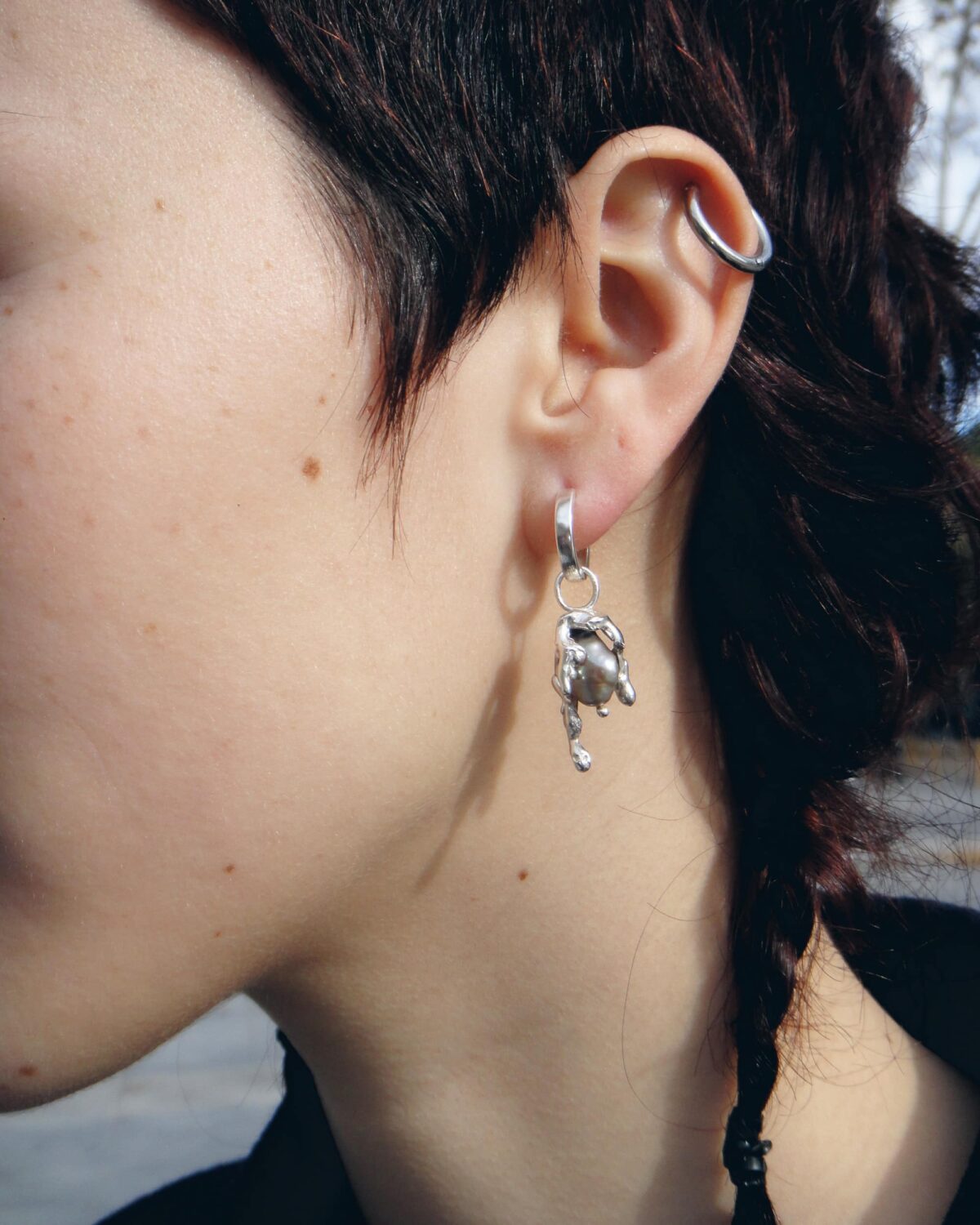 dark pearl silver earcuff earring gohara