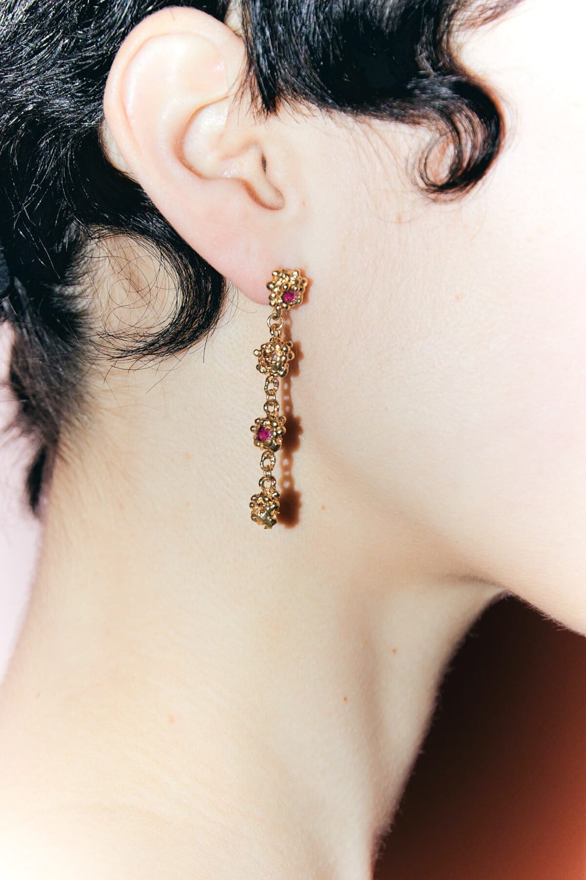 petra very long golden fucsia salmon earrings sofía rocha