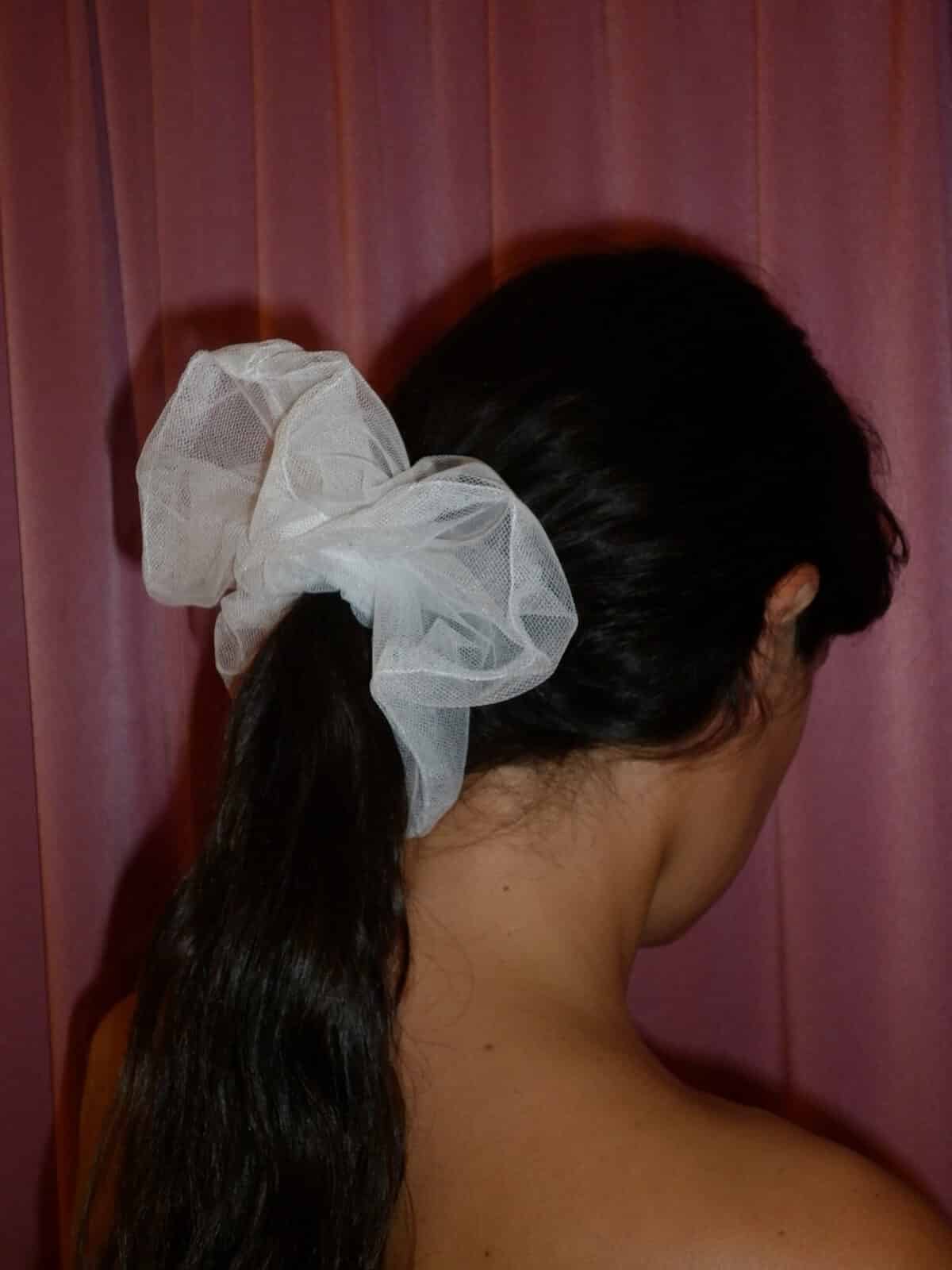 WHITE TULLE scrunchie muy frágil