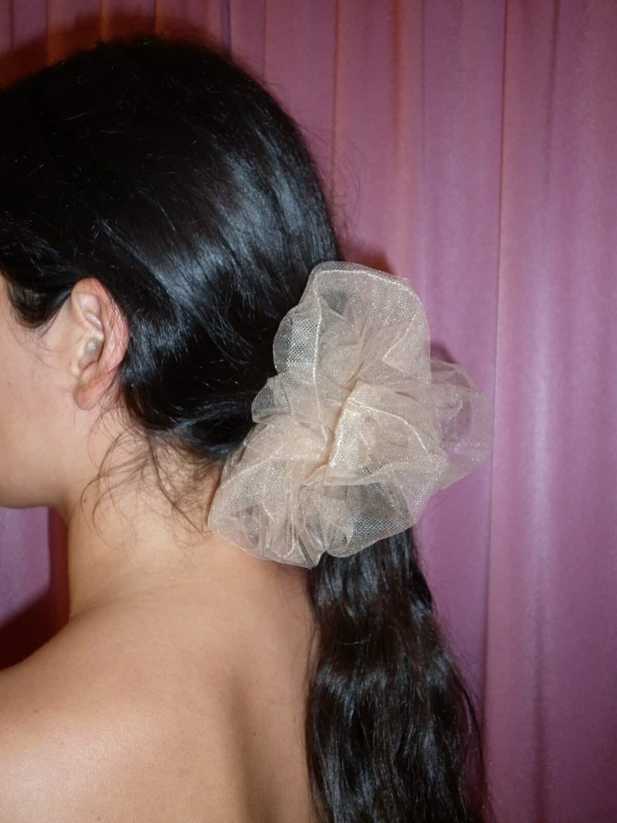 NUDE TULLE scrunchie muy frágil