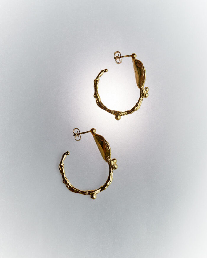 pétalos golden earrings sofía rocha muy frágil