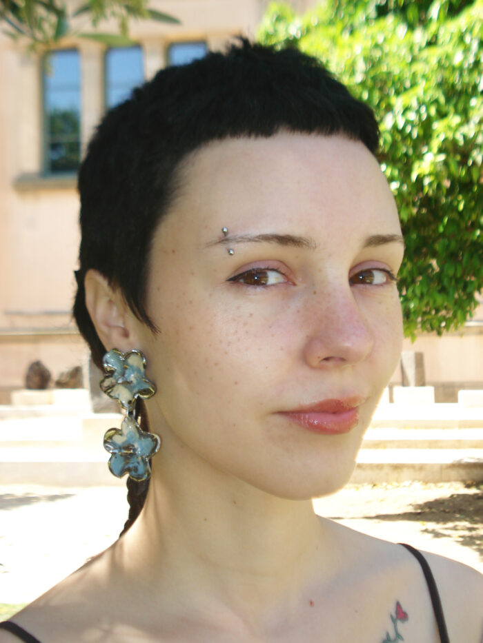 ceramic flower earrings levens muy frágil