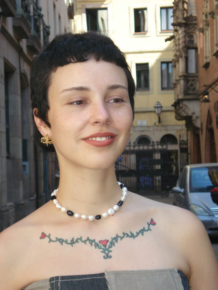 flora pearls necklace hai muy frágil