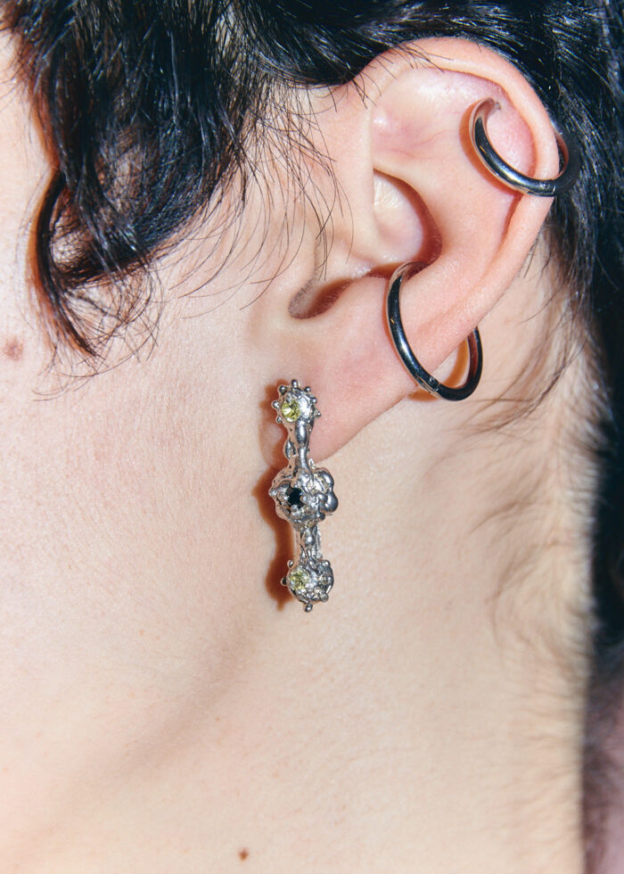 arles earrings silver black & white sofía rocha muy frágil
