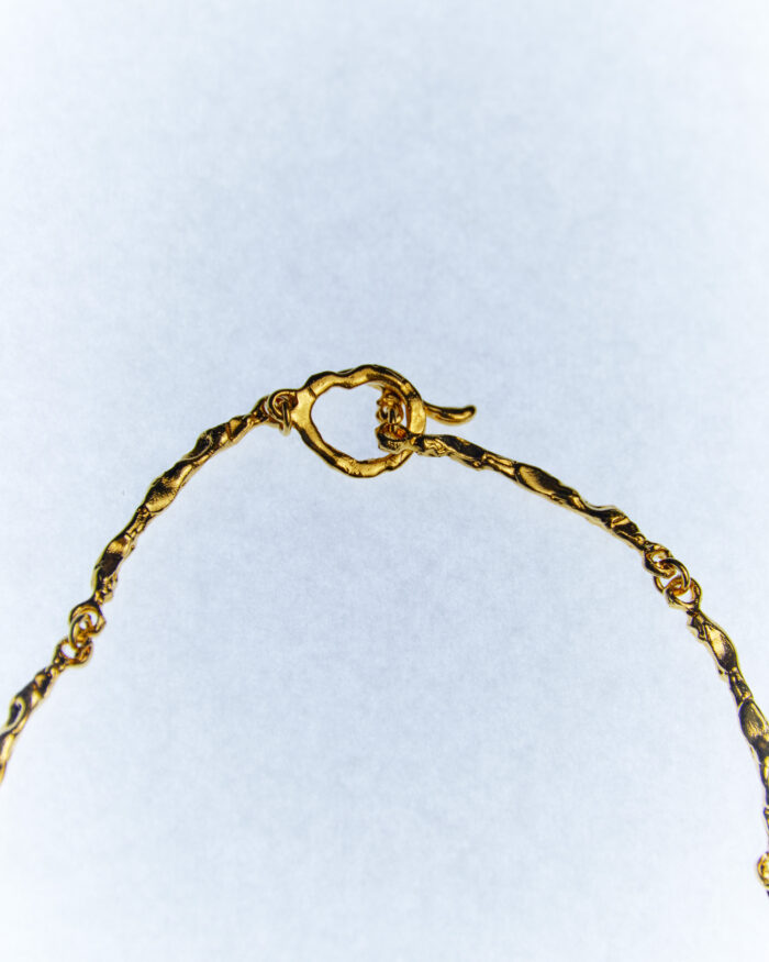 pez espuma golden necklace sofía rocha muy frágil