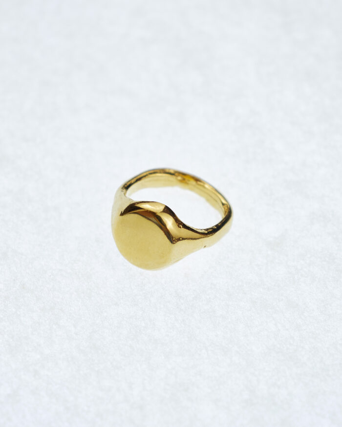 tiny sello golden ring sofía rocha muy frágil