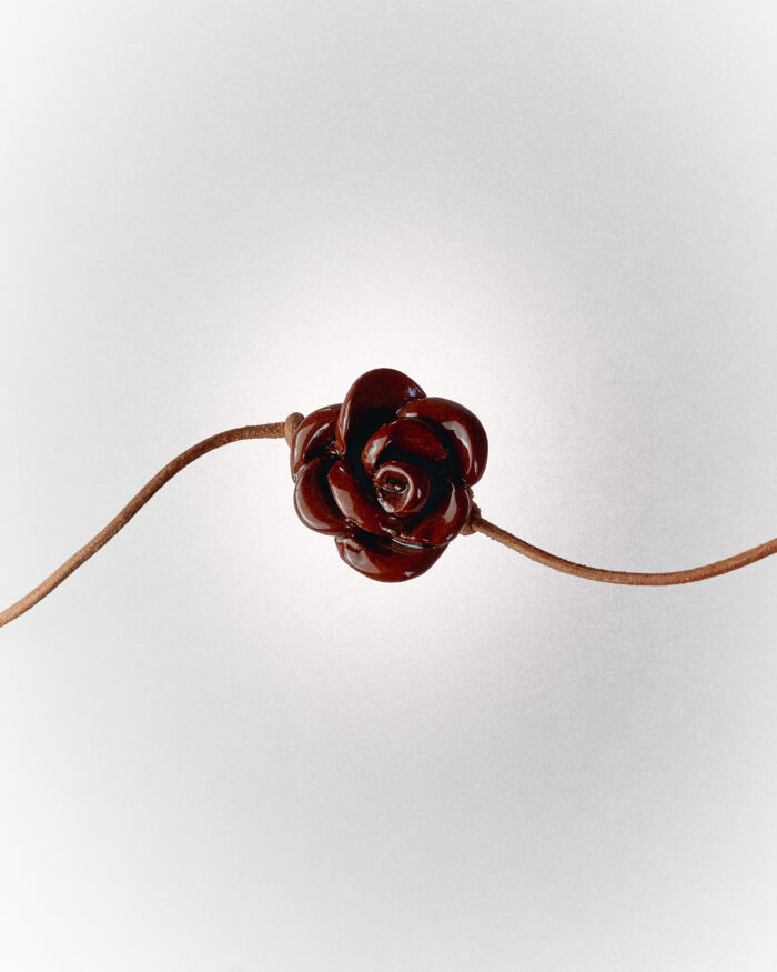 rose cord necklace brown levens muy frágil