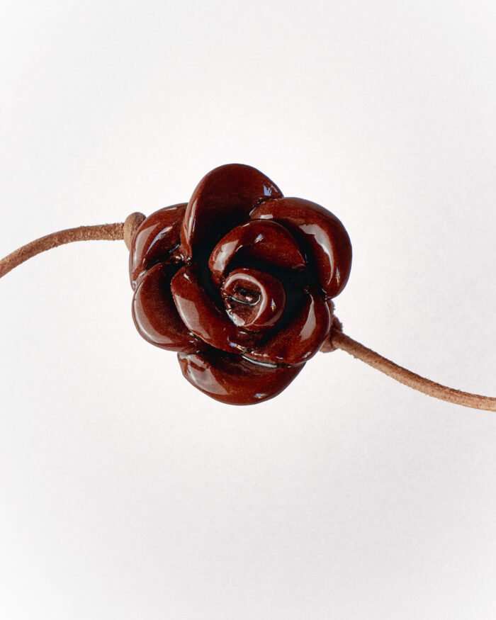 rose cord necklace brown levens muy frágil