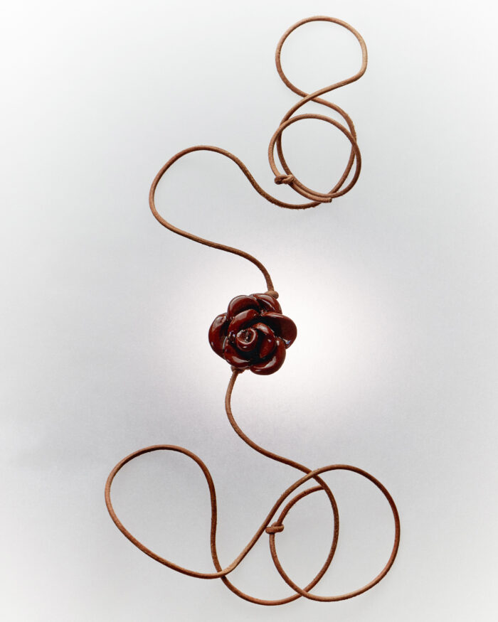 rose cord necklace brown levens muy frágil