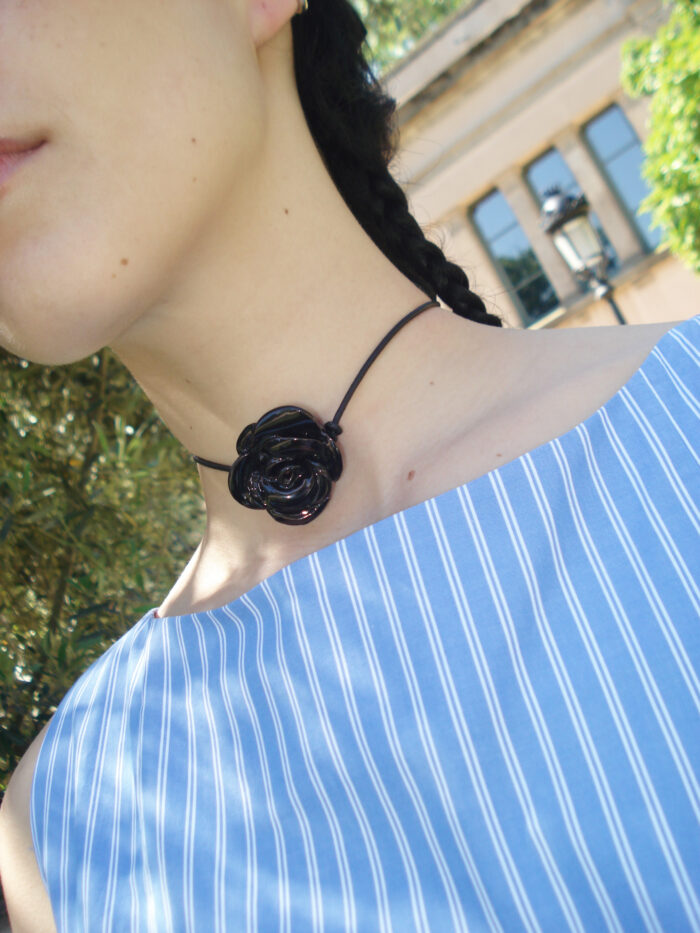 rose cord necklace black levens muy frágil