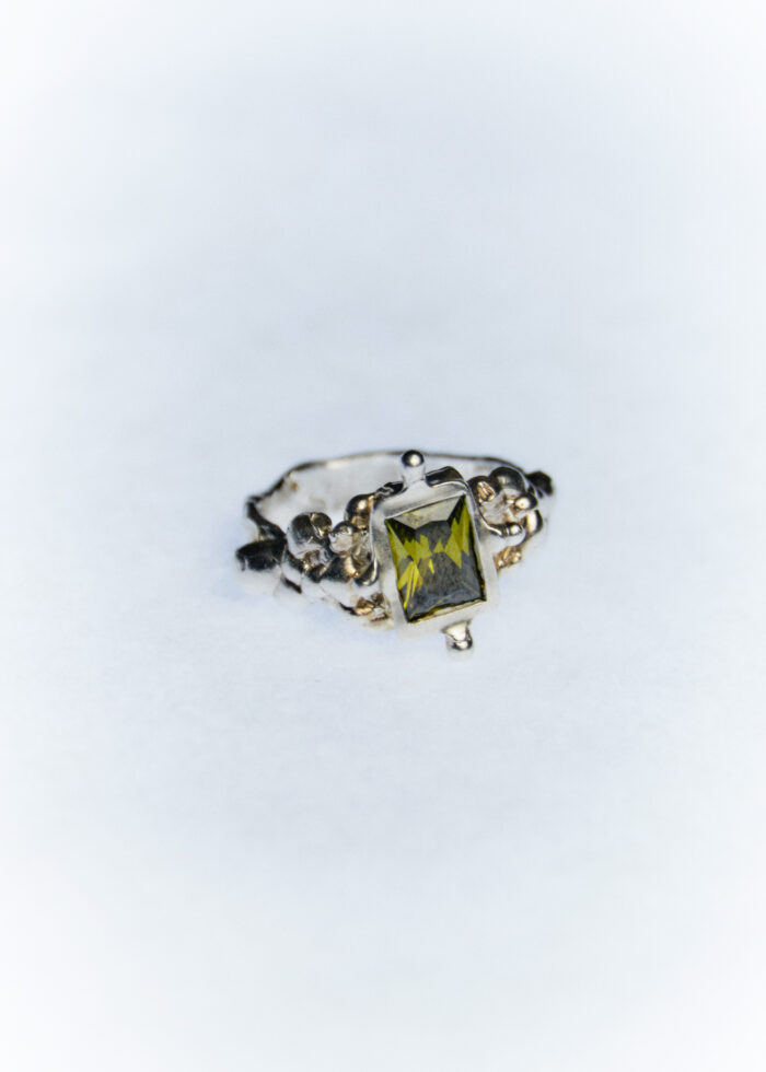 viena ring silver olive green sofía rocha muy frágil