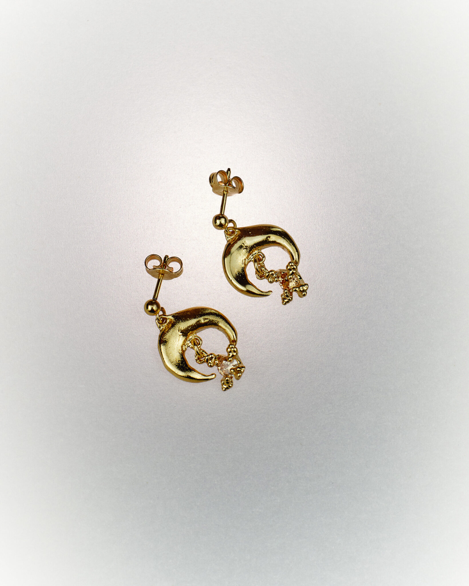 media luna golden earrings champagne sofía rocha muy frágil