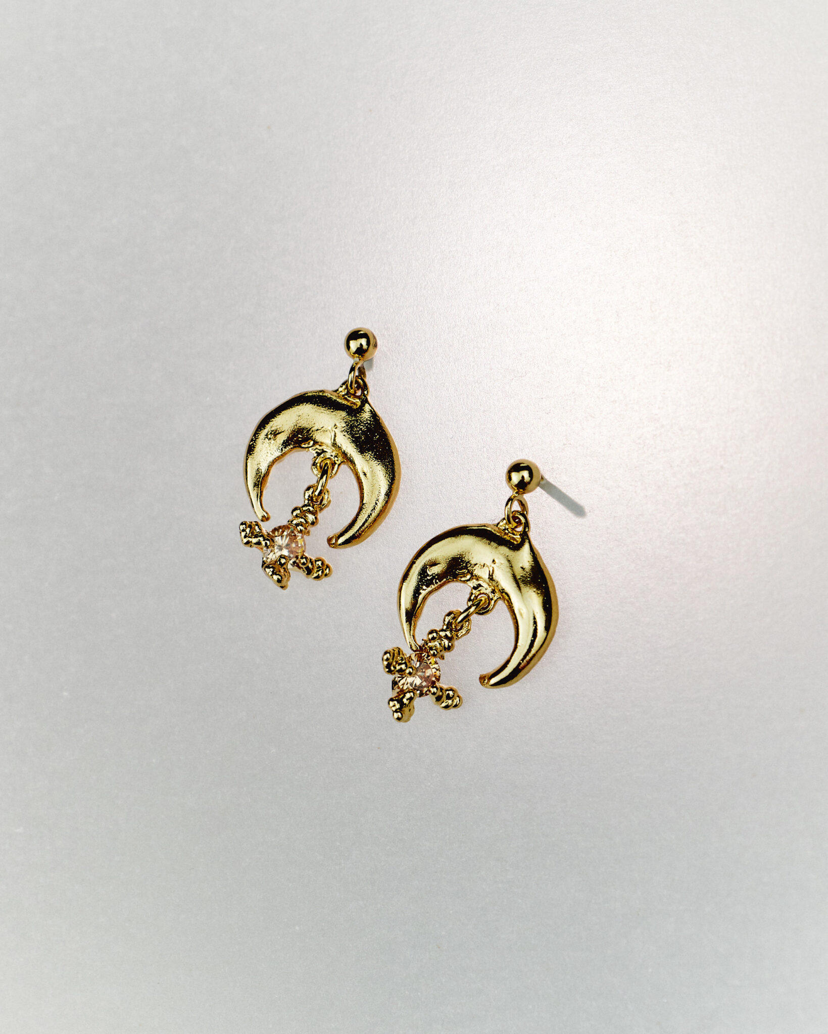 media luna golden earrings champagne sofía rocha muy frágil