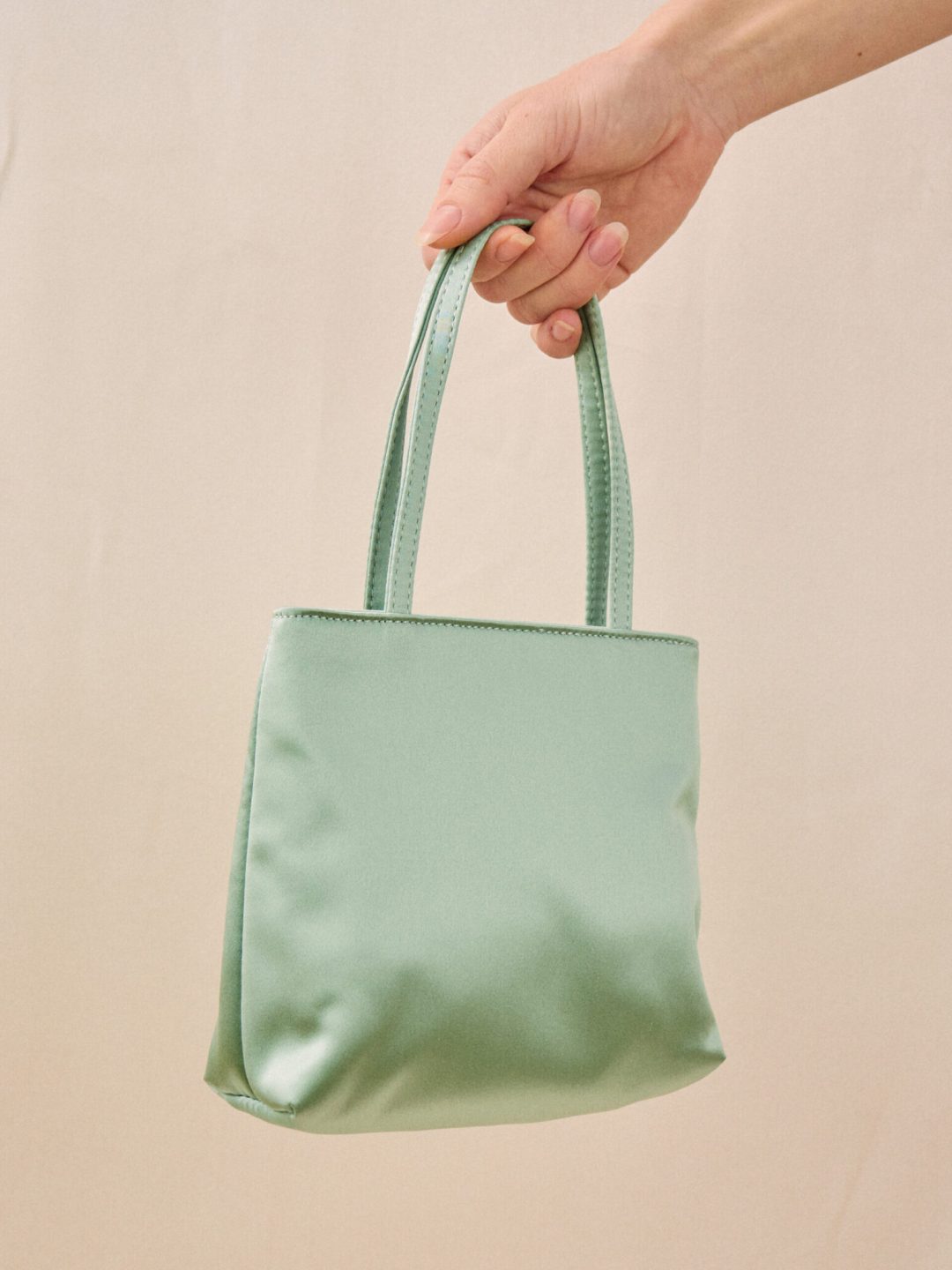 little silk bag light green hai muy frágil