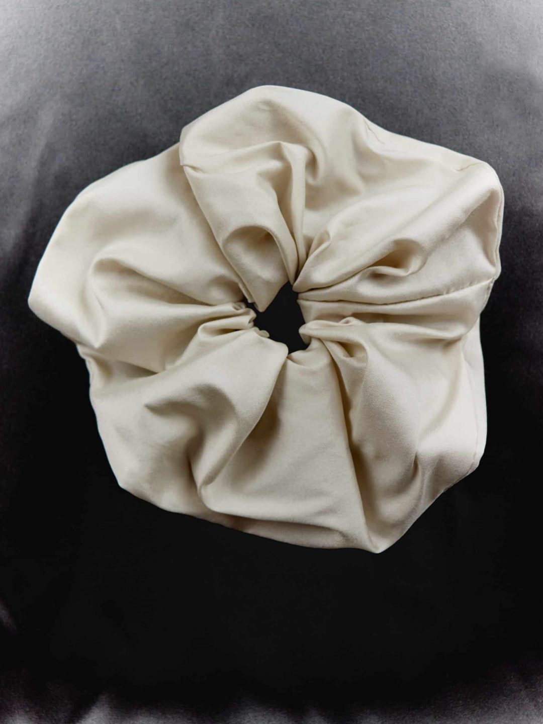 TAFFETA PEARLED scrunchie