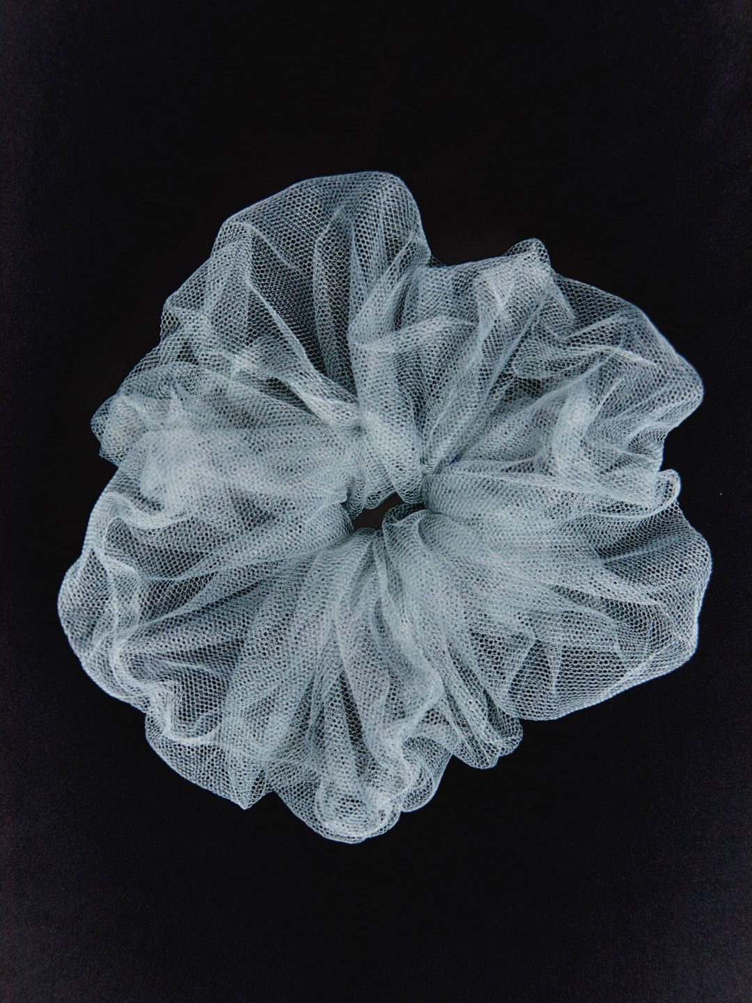 GREY TULLE scrunchie muy frágil