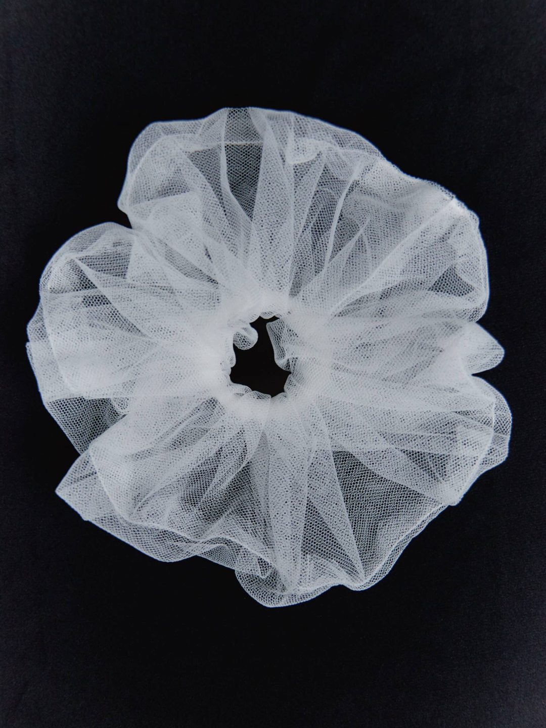 WHITE TULLE scrunchie muy frágil