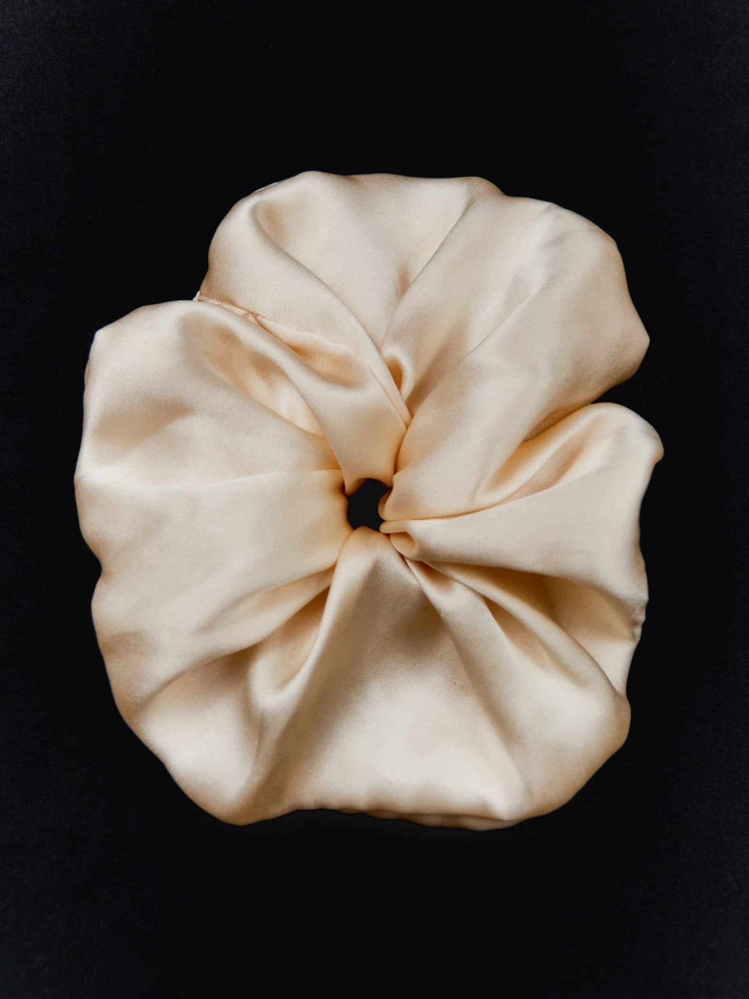 SILK IVORY scrunchie