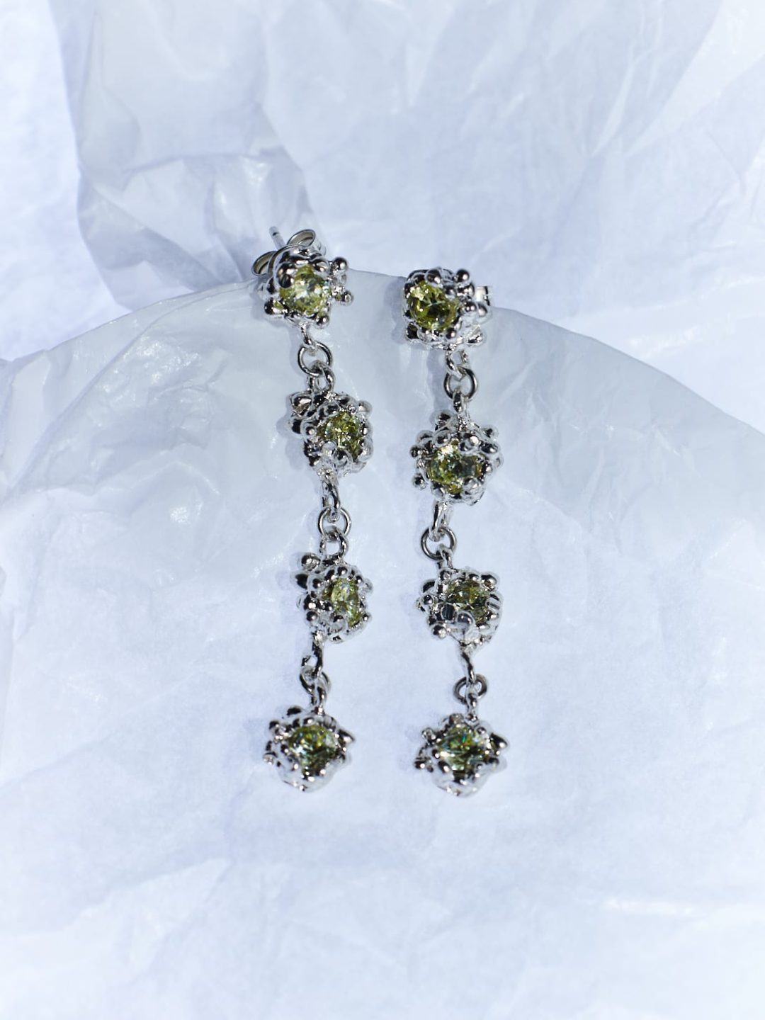 petra very long silver citric green earrings sofía rocha