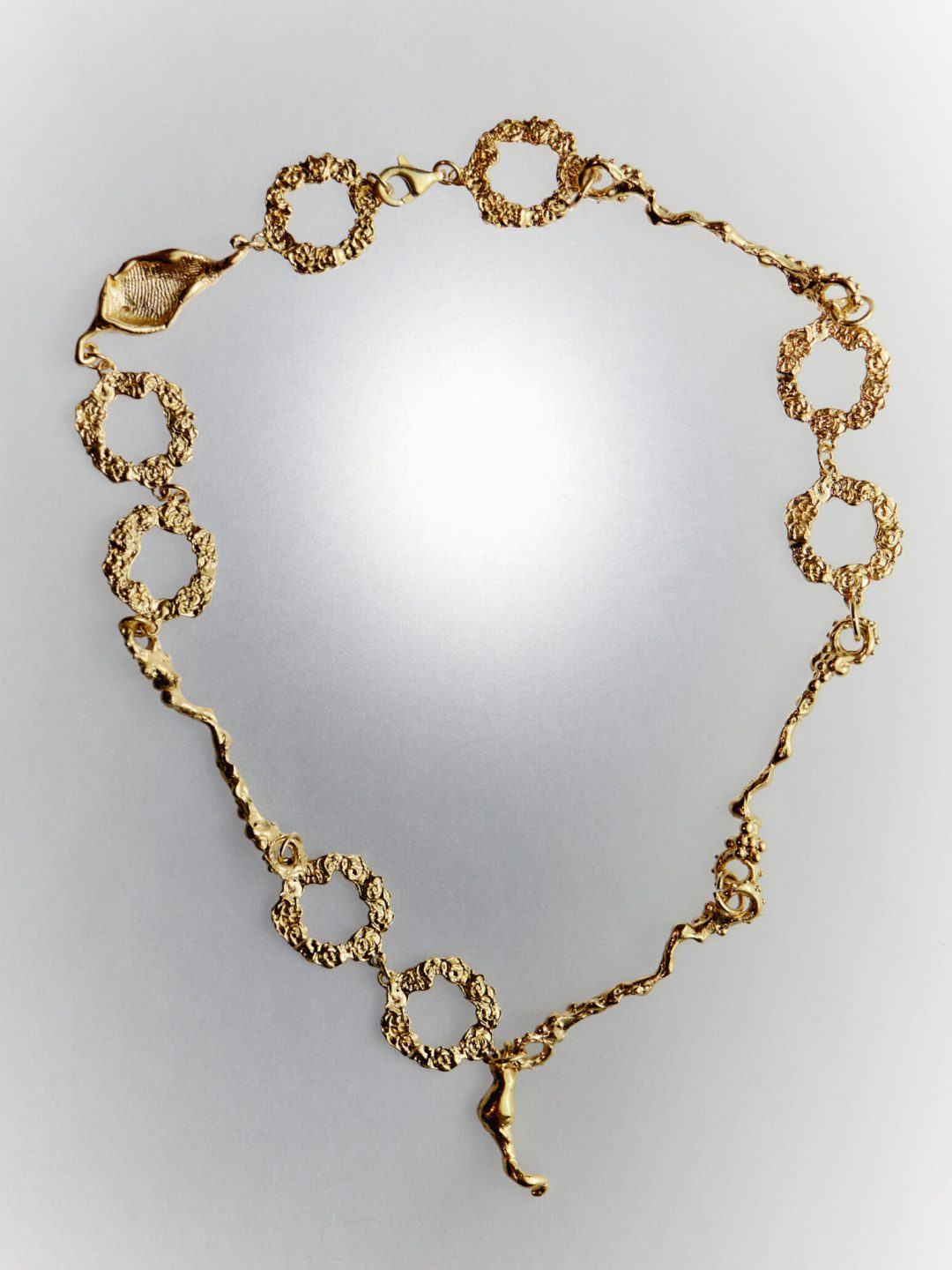 flame golden necklace sofía rocha muy frágil