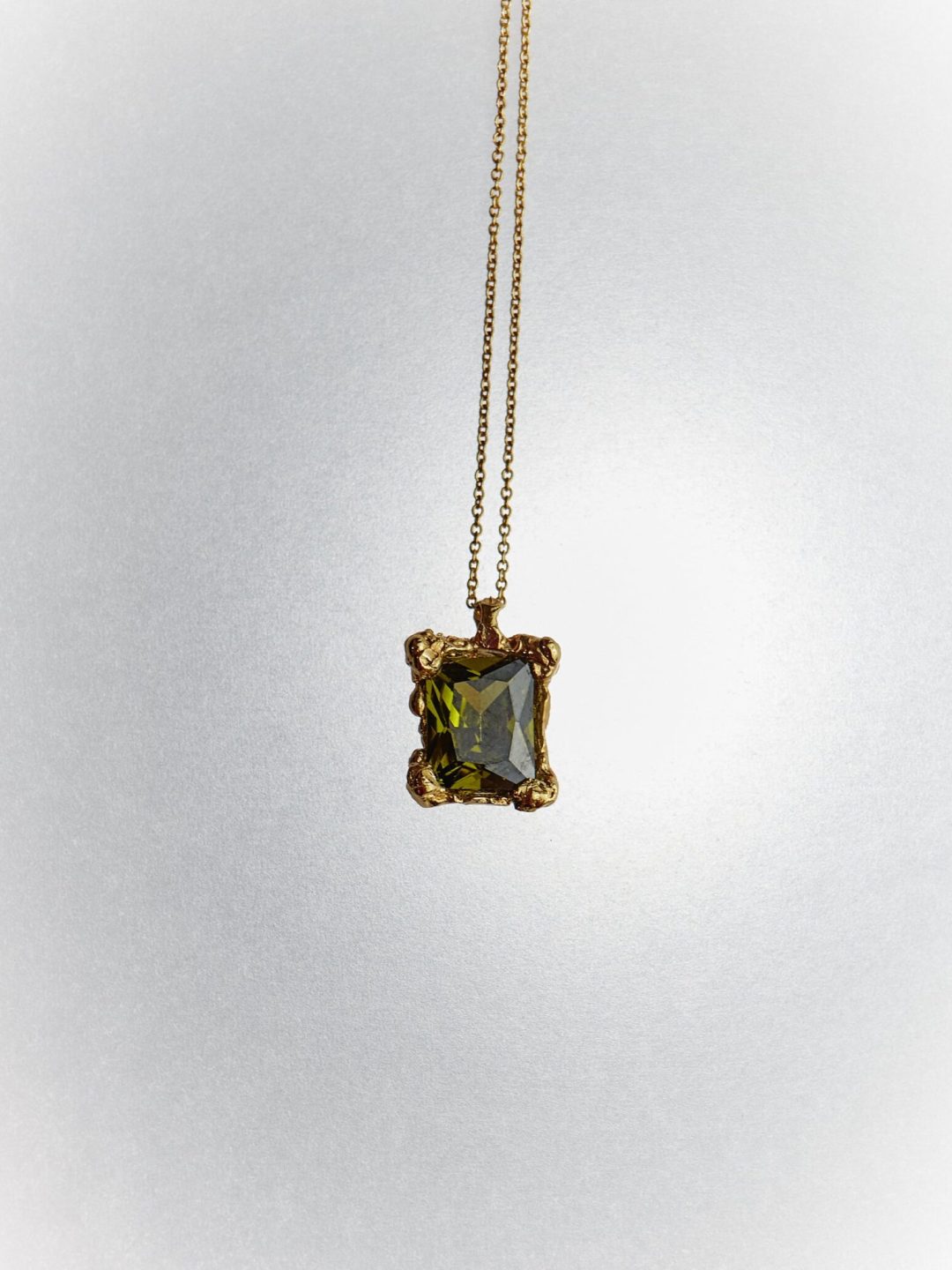 agua espejo olive green golden necklace sofía rocha