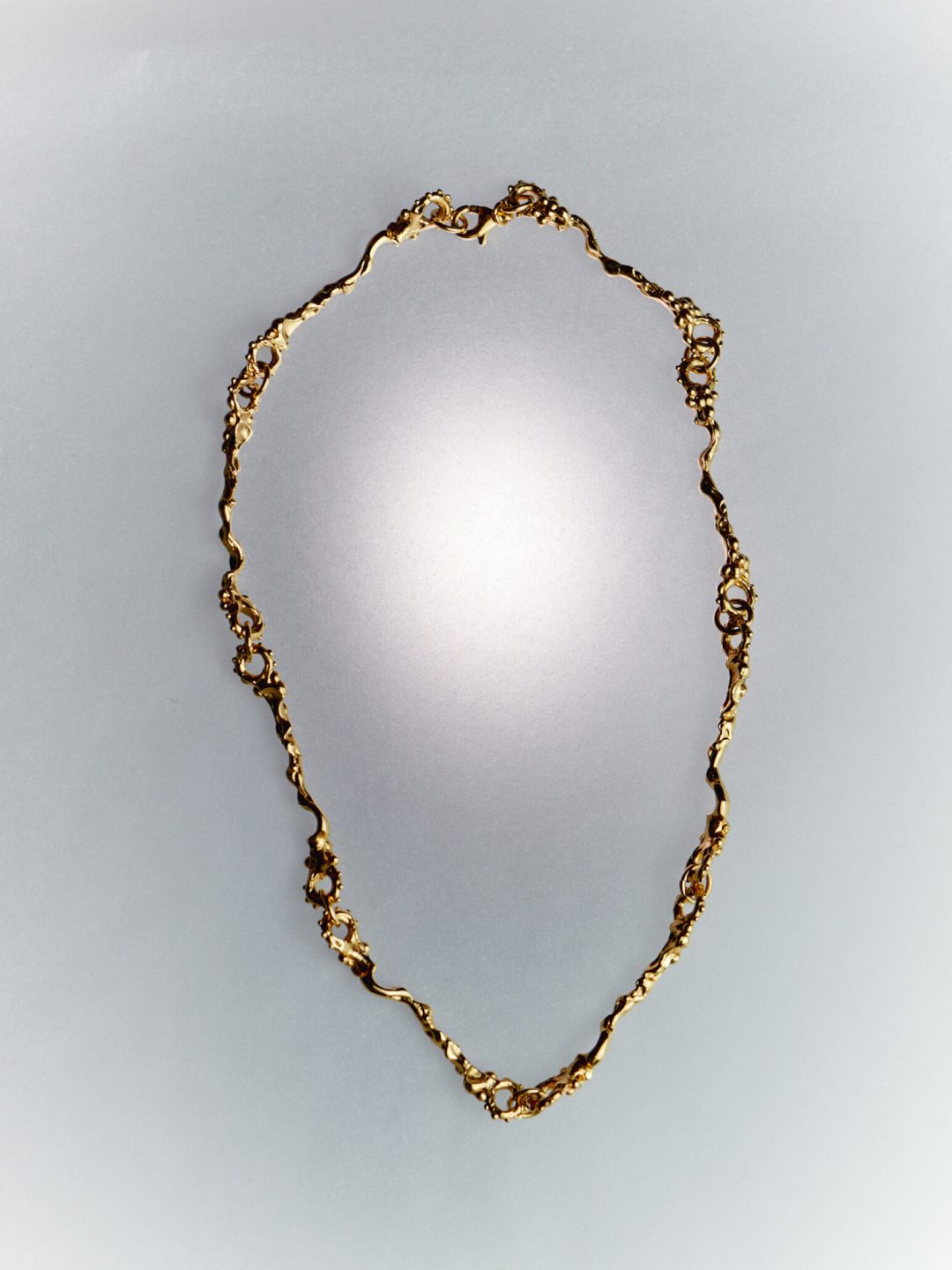 narciso golden necklace sofía rocha muy frágil