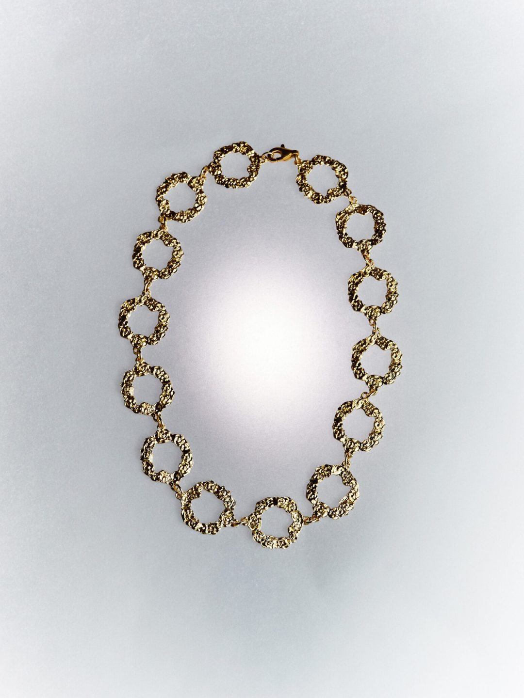 pérgola golden necklace sofía rocha muy frágil