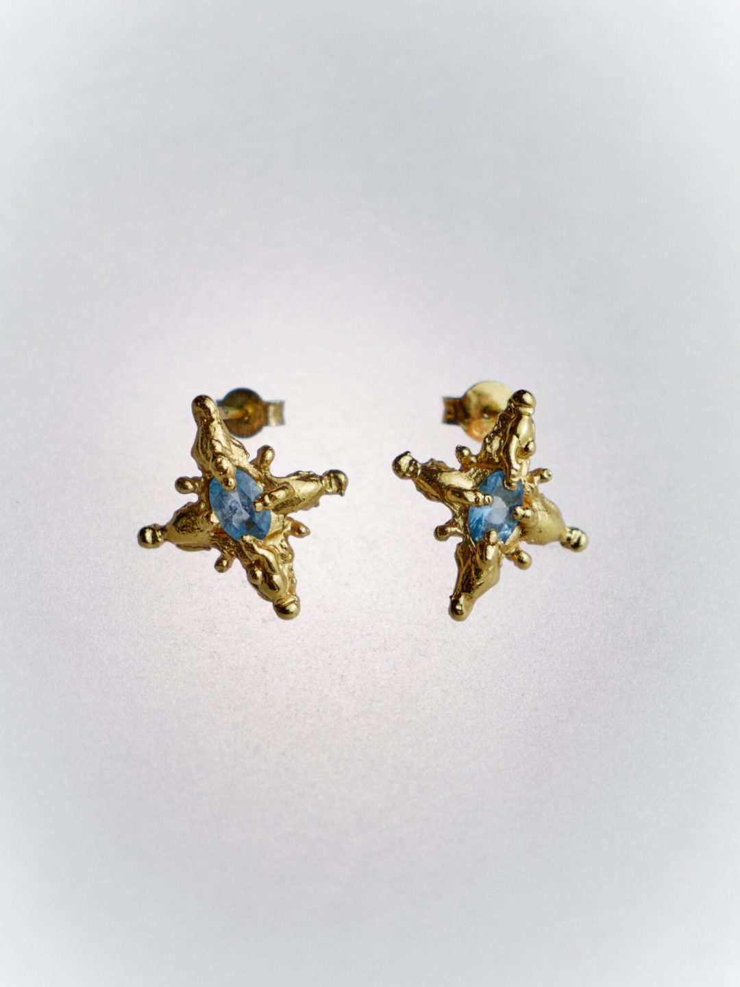 lucky gold light blue earrings sofía rocha muy frágil