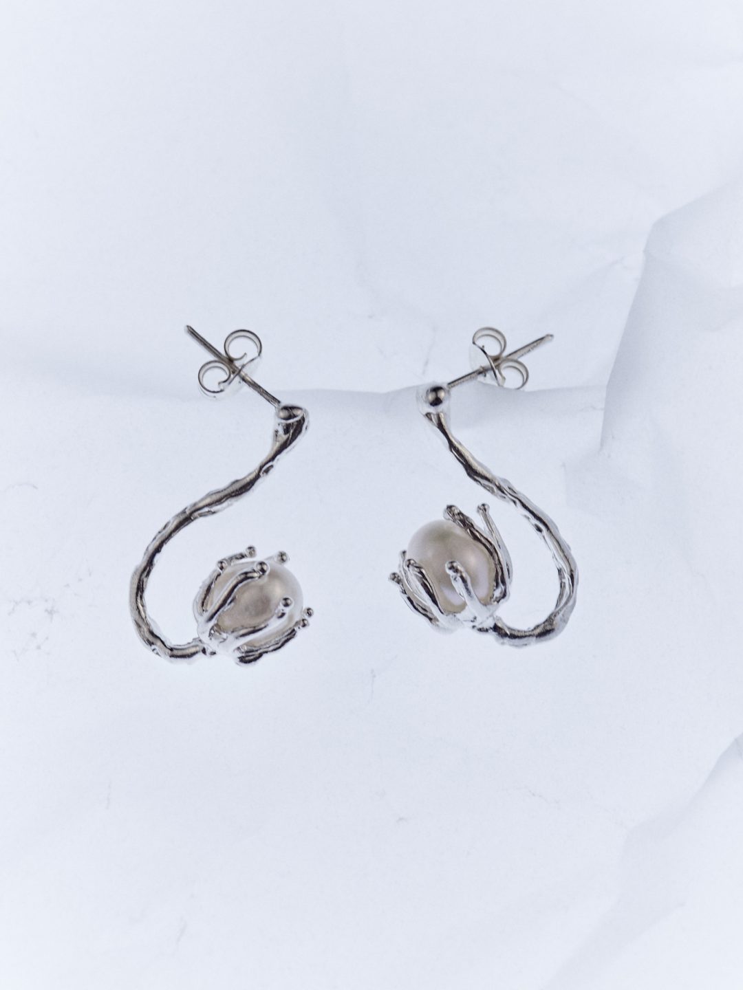 chandelier silver pearl earrings sofía rocha muy frágil