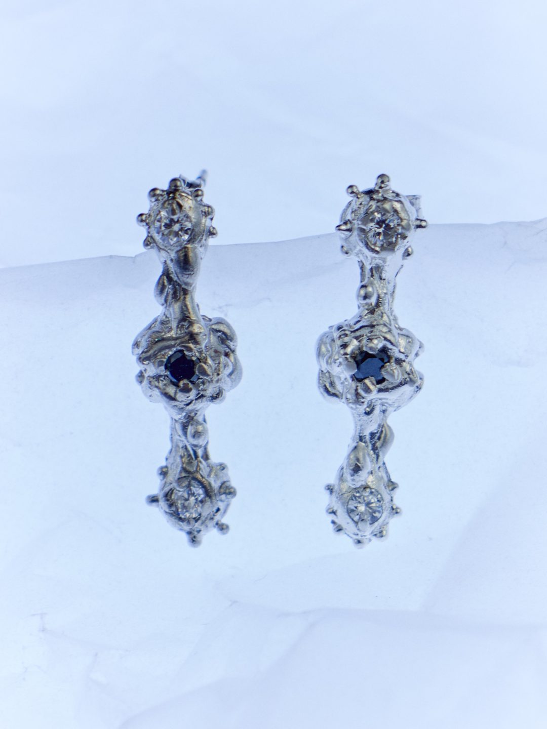 arles earrings silver black & white sofía rocha muy frágil