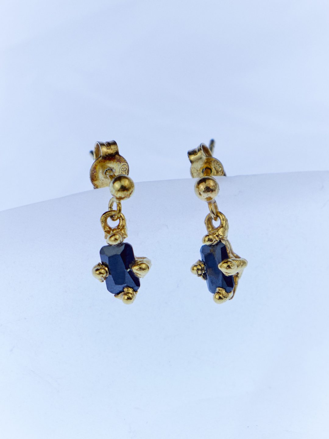 mini ausence golden deep blue earrings sofía rocha muy frágil