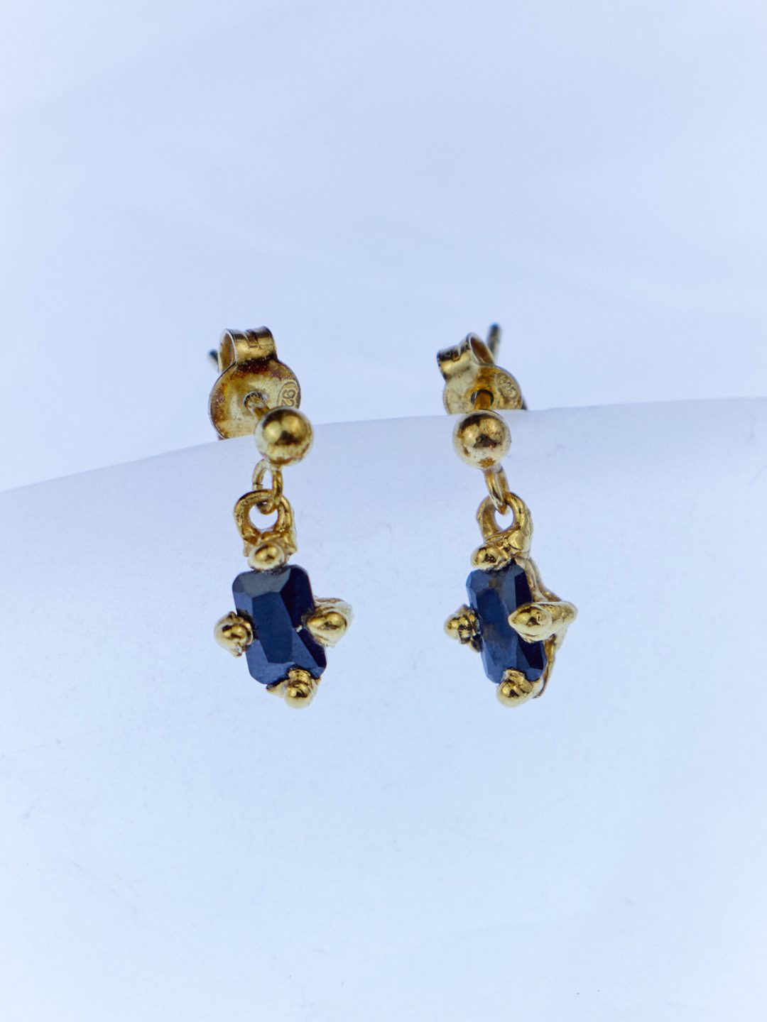 mini ausence golden deep blue earrings sofía rocha muy frágil
