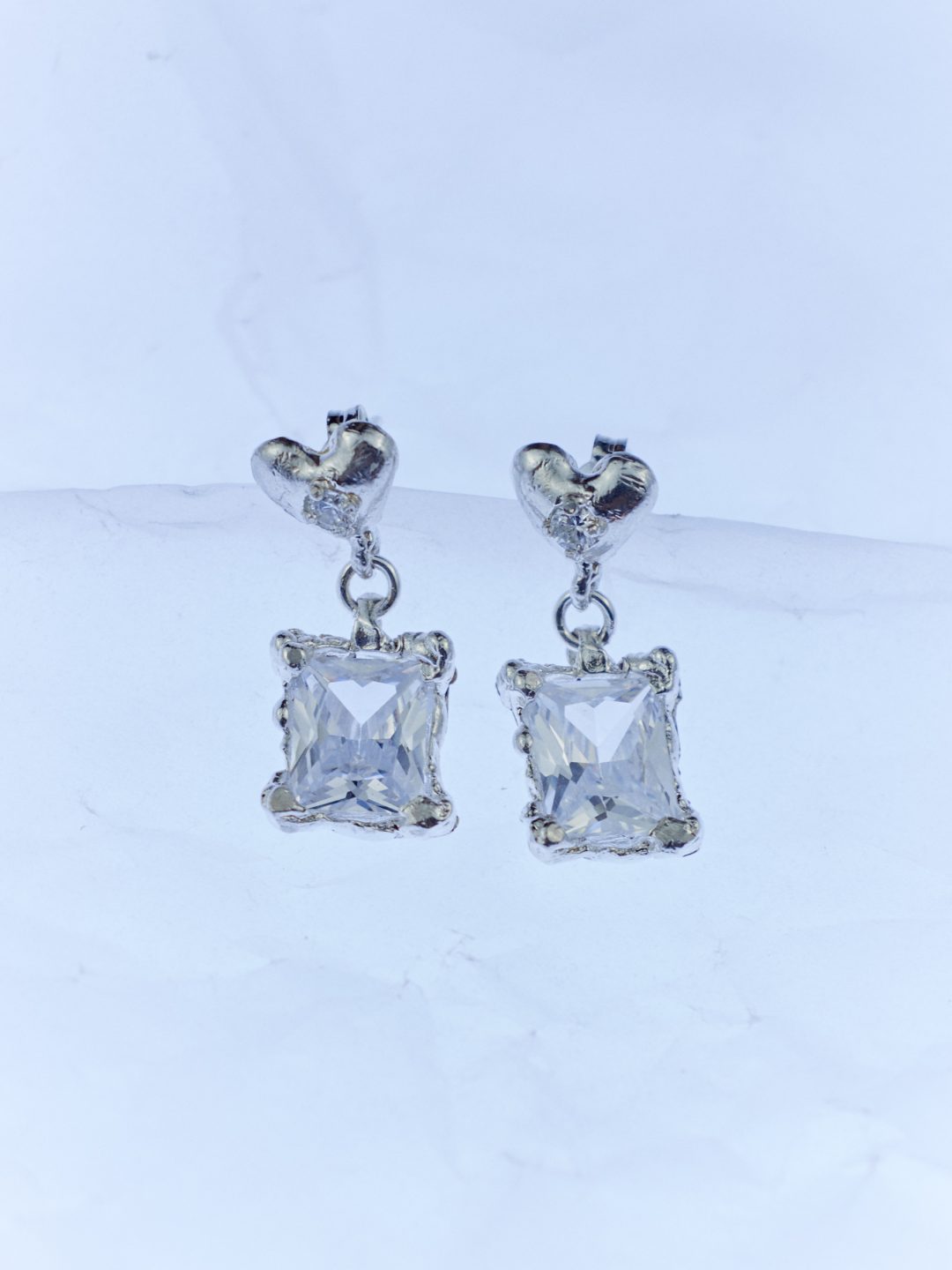 maga earrings silver white sofía rocha muy frágil
