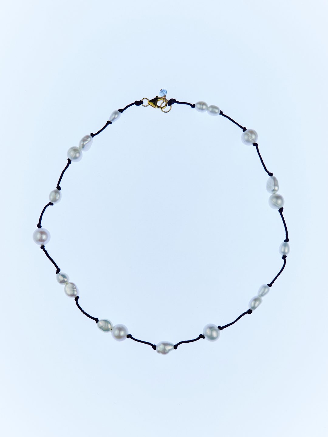 velma pearls necklace hai muy frágil