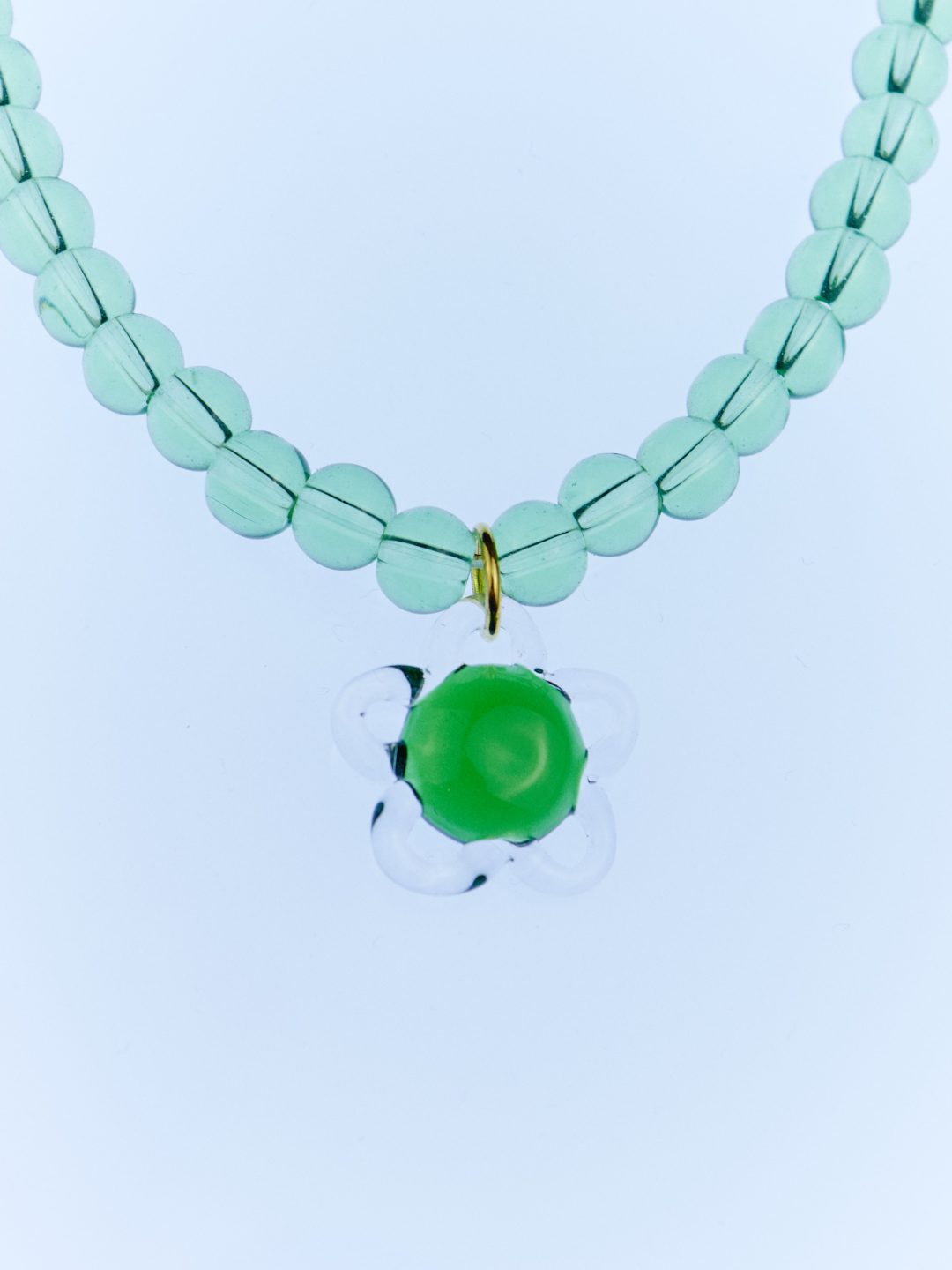 cameo glass green necklace levens muy frágil