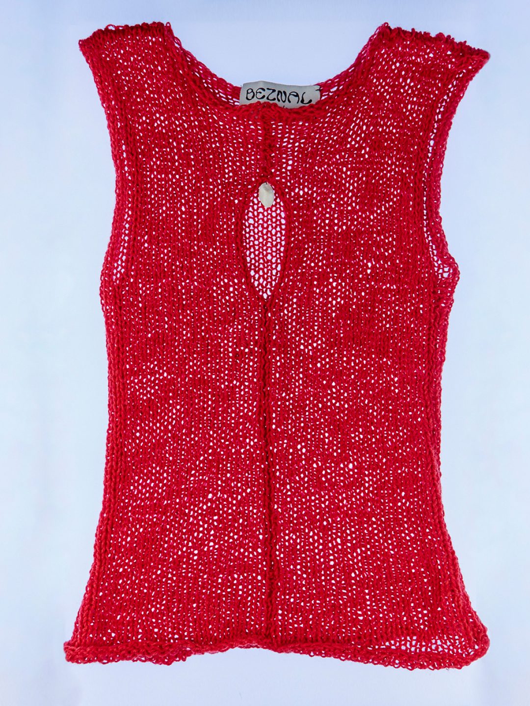 red knitted top beznal muy frágil