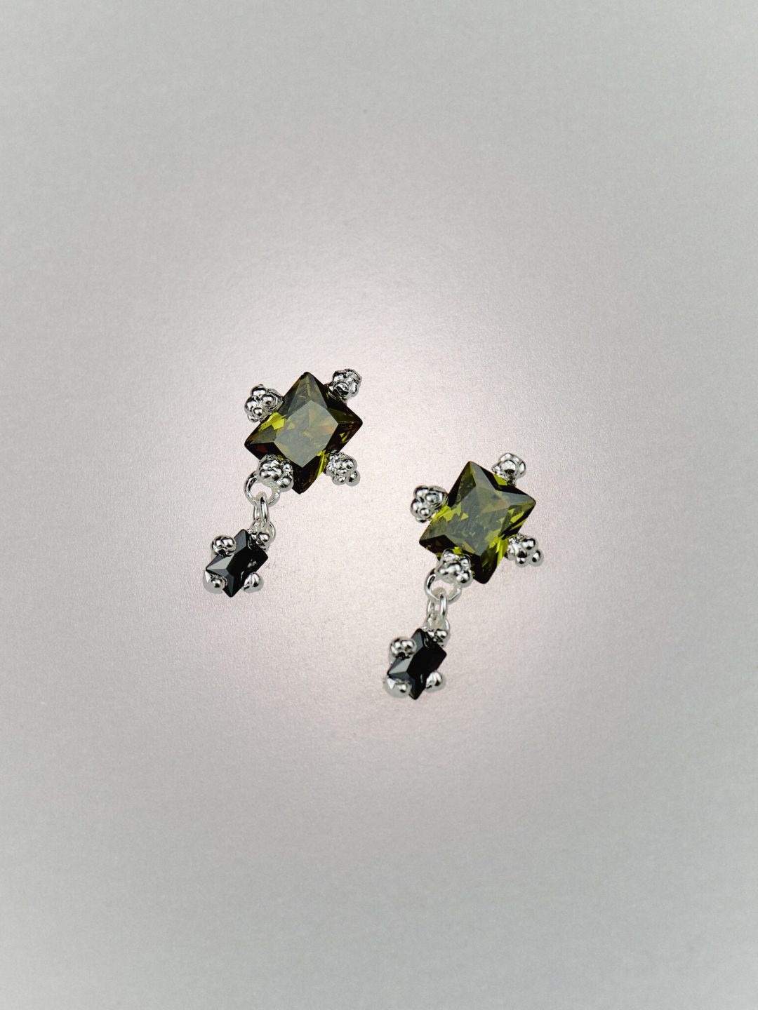 awake silver earrings olive green black sofía rocha muy frágil