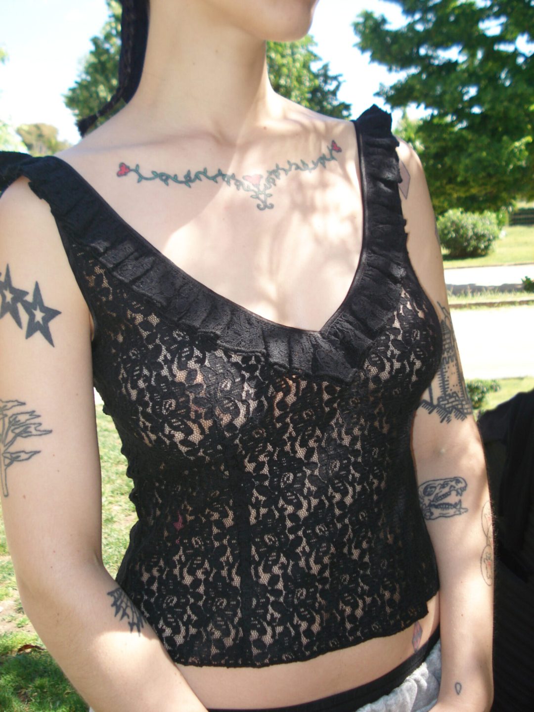 moa top black lace hai muy frágil