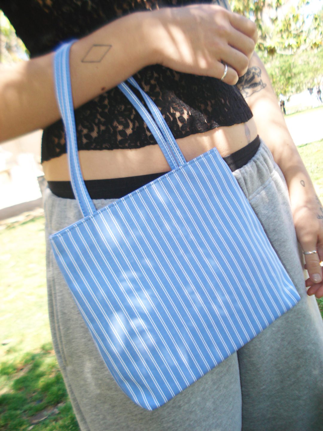 bobbie blue white stripes cotton bag hai muy frágil