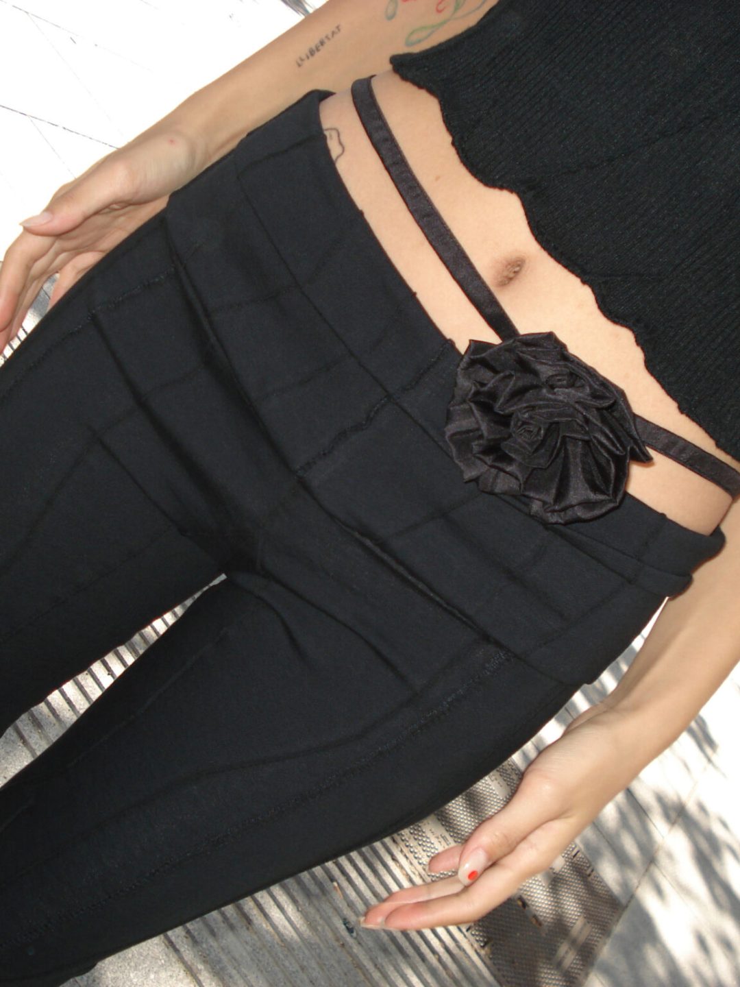 rosette tie black hai muy frágil