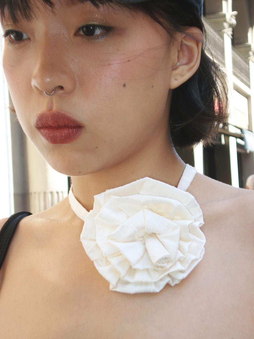 rosette tie ivory hai muy frágil